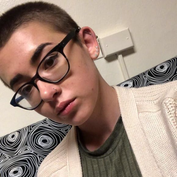 Meet your Posher, Helen - Picture 1 of 1